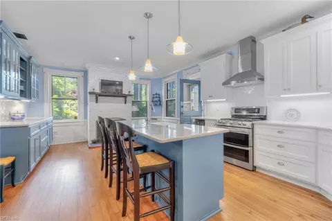 Kitchen - 334 E Pembroke Ave, Hampton, VA 23669 photo 3 of 9