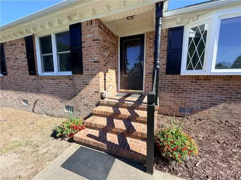 5304 Gale Dr, Virginia Beach, VA 23464