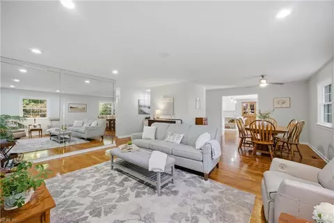 3712 N Queensgrove Cir, Virginia Beach, VA 23452
