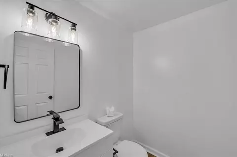 Bath - 2319 Andrews Blvd, Hampton, VA 23663 photo 1 of 2