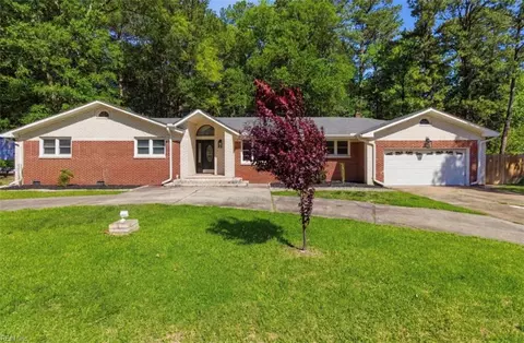 308 Mapleshore Dr, Chesapeake, VA 23320