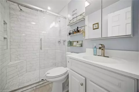 Bath - 439 Walnut St, Hampton, VA 23669 photo 1 of 2