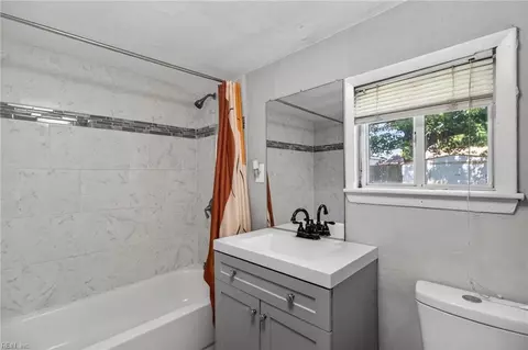 Bath - 657 Declaration Rd, Virginia Beach, VA 23462 photo 1 of 2