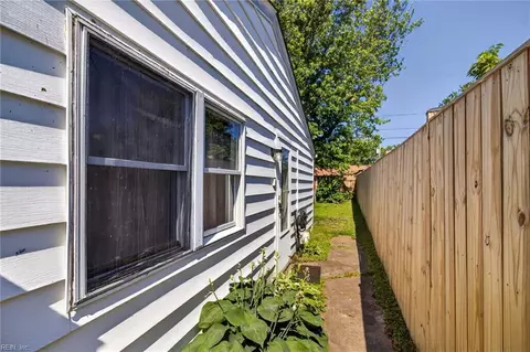 Exterior - 657 Declaration Rd, Virginia Beach, VA 23462 photo 4 of 6