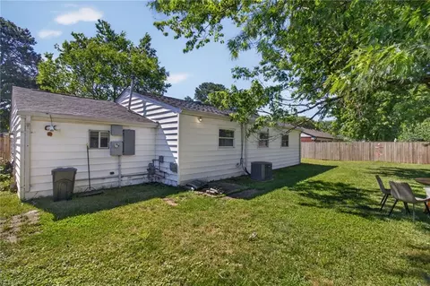 Exterior - 657 Declaration Rd, Virginia Beach, VA 23462 photo 6 of 6