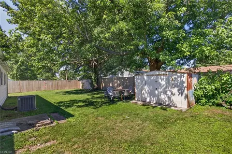 Exterior - 657 Declaration Rd, Virginia Beach, VA 23462 photo 5 of 6
