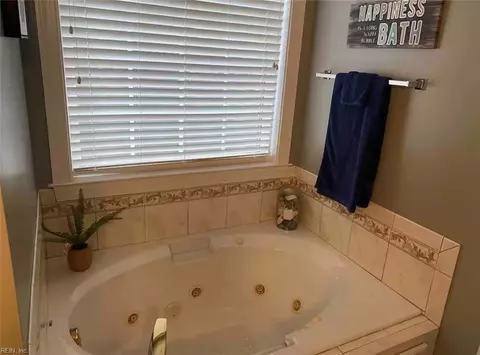 Bath - 16 Al St, Hampton, VA 23664 photo 1 of 3