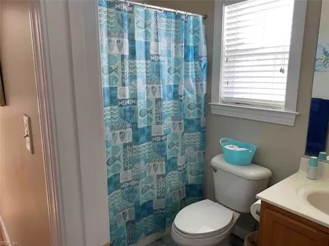 Bath - 16 Al St, Hampton, VA 23664 photo 3 of 3