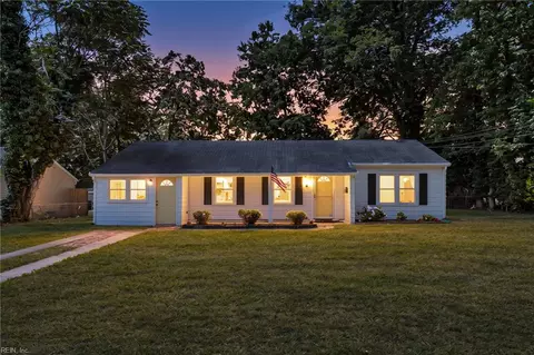 4 Cottage Ln, Newport News, VA 23603