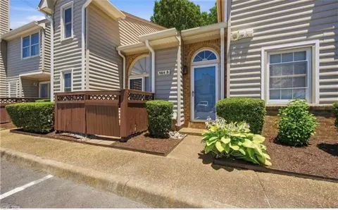 964 Saint Andrews Rch Reach #B, Chesapeake, VA 23320