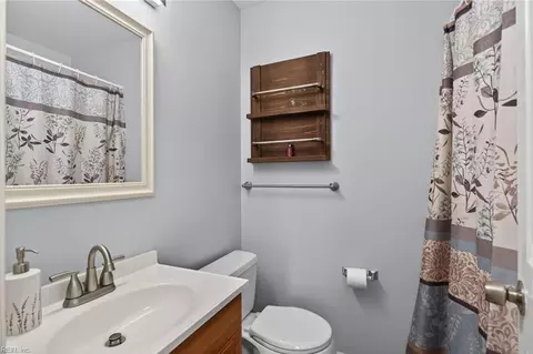 Bath - 15 Tripp Ter, Hampton, VA 23666 photo 2 of 4