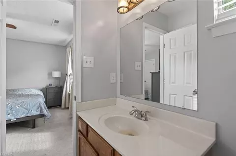 Bath - 15 Tripp Ter, Hampton, VA 23666 photo 4 of 4