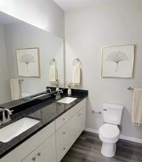 Bath - 651 Vaughan Ave, Hampton, VA 23661 photo 1 of 3