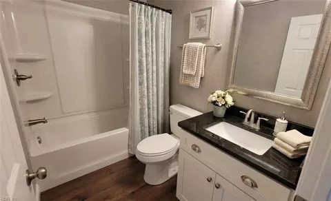 Bath - 651 Vaughan Ave, Hampton, VA 23661 photo 3 of 3