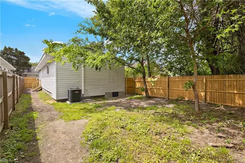 Exterior - 726 Hemlock Ave, Hampton, VA 23661 photo 6 of 6