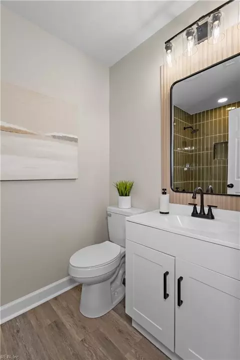 Bath - 726 Hemlock Ave, Hampton, VA 23661 photo 2 of 3