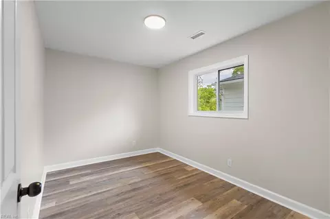 Bedroom - 726 Hemlock Ave, Hampton, VA 23661 photo 3 of 5