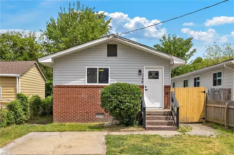 Exterior - 726 Hemlock Ave, Hampton, VA 23661 photo 1 of 6