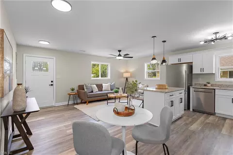 Living - 726 Hemlock Ave, Hampton, VA 23661 photo 3 of 3