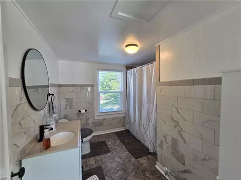 Bath - 9305 Eclipse Dr, Suffolk, VA 23433 photo 2 of 2