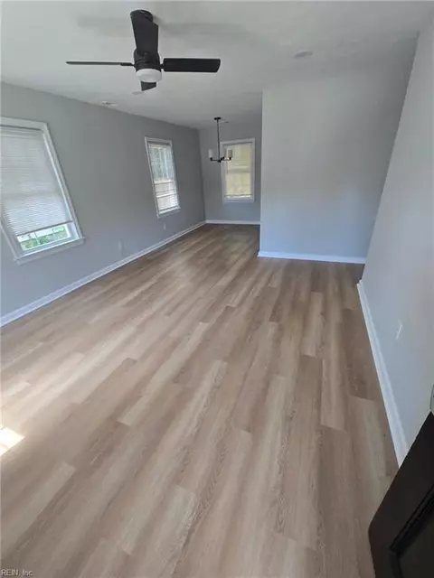 45 Cherry Acres Dr, Hampton, VA 23669