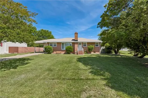 4 Snidow Blvd, Newport News, VA 23608