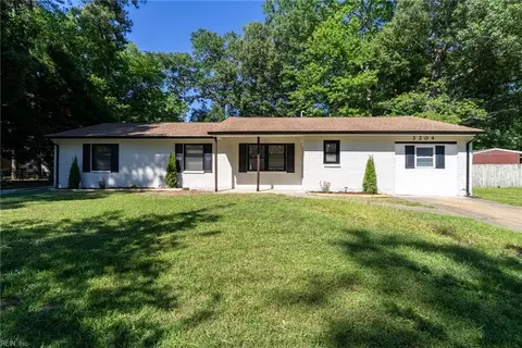 3204 Club House Rd, Virginia Beach, VA 23452