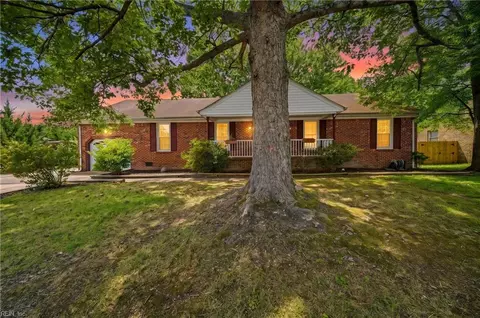 908 Landing Creek Dr, Chesapeake, VA 23323