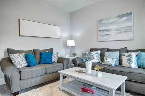 Living - 228 Libby St, Hampton, VA 23663 photo 2 of 3