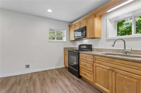 Kitchen - 1007 Quash St, Hampton, VA 23669 photo 2 of 3