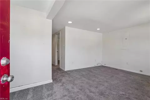 Living - 1007 Quash St, Hampton, VA 23669 photo 2 of 4
