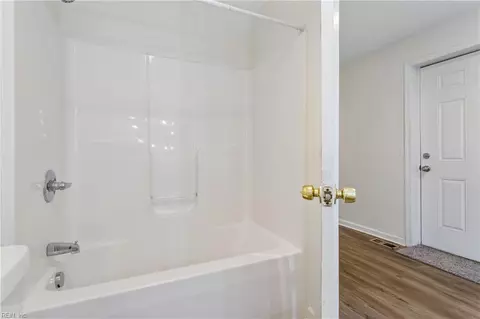 Bath - 1007 Quash St, Hampton, VA 23669 photo 3 of 3