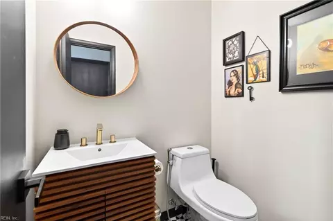 Bath - 206 Admiral Ct, Hampton, VA 23669 photo 1 of 4