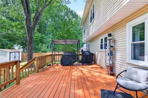 Exterior - 206 Admiral Ct, Hampton, VA 23669 photo 5 of 9