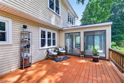 Exterior - 206 Admiral Ct, Hampton, VA 23669 photo 7 of 9