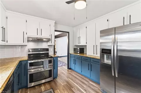 Kitchen - 206 Admiral Ct, Hampton, VA 23669 photo 3 of 4