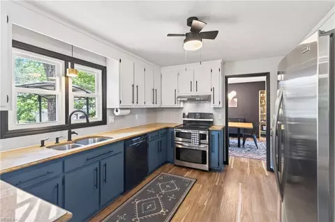 Kitchen - 206 Admiral Ct, Hampton, VA 23669 photo 4 of 4