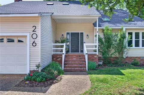 Exterior - 206 Admiral Ct, Hampton, VA 23669 photo 3 of 9