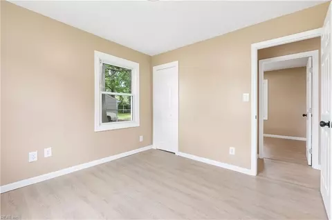 Bedroom - 213 Shawen Dr, Hampton, VA 23669 photo 4 of 6