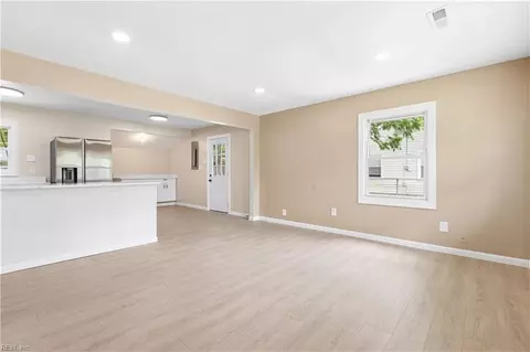 213 Shawen Dr, Hampton, VA 23669