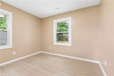 Bedroom - 213 Shawen Dr, Hampton, VA 23669 photo 5 of 6