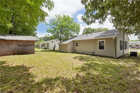 Exterior - 213 Shawen Dr, Hampton, VA 23669 photo 2 of 2