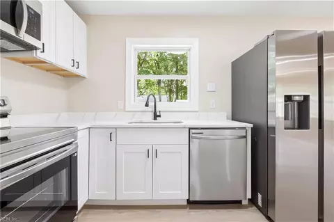 Kitchen - 213 Shawen Dr, Hampton, VA 23669 photo 1 of 4