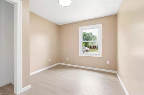 Bedroom - 213 Shawen Dr, Hampton, VA 23669 photo 1 of 6