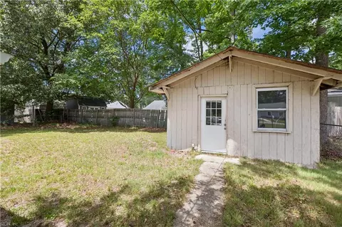 Exterior - 213 Shawen Dr, Hampton, VA 23669 photo 1 of 2