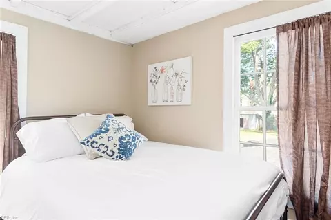 Bedroom - 328 Main St, Smithfield, VA 23430 photo 10 of 15