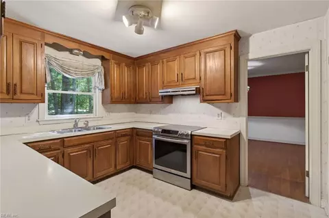 Kitchen - 109 Peyton Rd, Williamsburg, VA 23185 photo 3 of 4