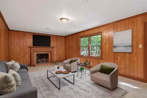 Living - 109 Peyton Rd, Williamsburg, VA 23185 photo 6 of 8