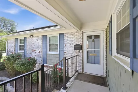 Exterior - 18 Eagle Point Rd, Hampton, VA 23669 photo 3 of 13