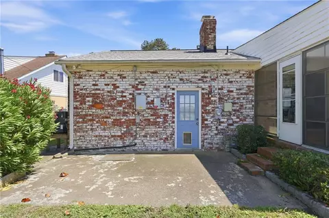 Exterior - 18 Eagle Point Rd, Hampton, VA 23669 photo 7 of 13